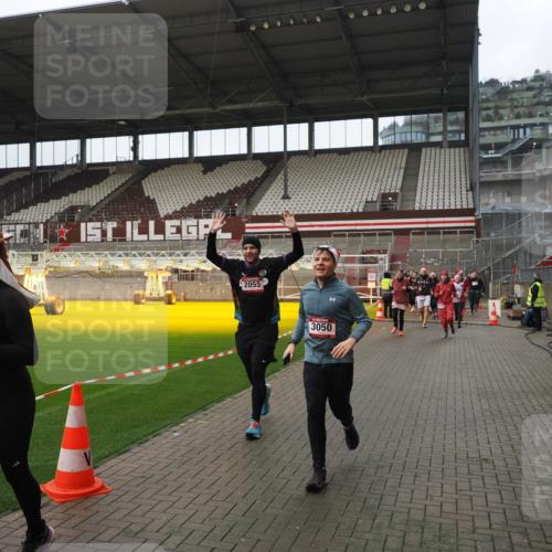 07.12.2025 - St. Pauli X-Mass-Run No. 15 Fabian Wolf http://msf.ph/oto/9418432 07.12.2025 11:25:56 Ziel 674, 678, 1079, 1344, 1356, 1379, 1593, 1673, 2055, 2145, 2166, 3050, 3051, 3068, 3070, 4654 meine-sportfotos.de