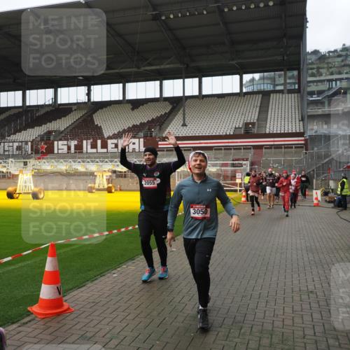 07.12.2025 - St. Pauli X-Mass-Run No. 15 Fabian Wolf http://msf.ph/oto/9418433 07.12.2025 11:25:56 Ziel 674, 678, 1079, 1344, 1356, 1379, 1593, 1673, 2055, 2145, 2166, 3050, 3051, 3068, 3070, 4654 meine-sportfotos.de