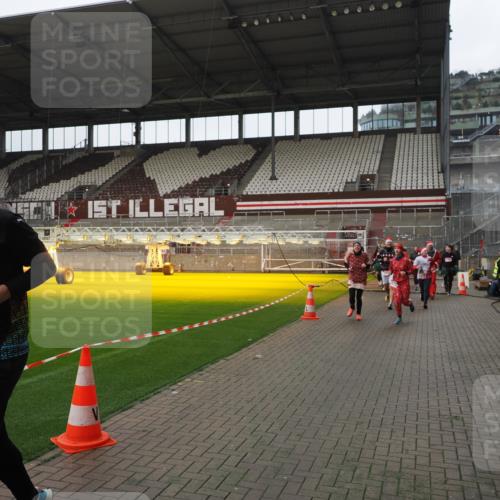07.12.2025 - St. Pauli X-Mass-Run No. 15 Fabian Wolf http://msf.ph/oto/9418439 07.12.2025 11:25:57 Ziel 674, 678, 1079, 1344, 1356, 1593, 1673, 2055, 2145, 2161, 2166, 2198, 2255, 2265, 3050, 3051, 3068, 3070 meine-sportfotos.de