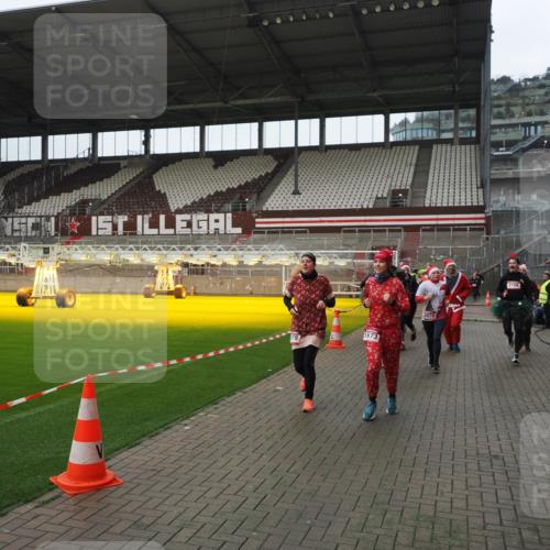 07.12.2025 - St. Pauli X-Mass-Run No. 15 Fabian Wolf http://msf.ph/oto/9418443 07.12.2025 11:25:59 Ziel 674, 678, 1079, 1344, 1356, 1593, 1673, 2055, 2088, 2145, 2161, 2166, 2198, 2255, 2265, 3050, 3051, 3068, 3070 meine-sportfotos.de