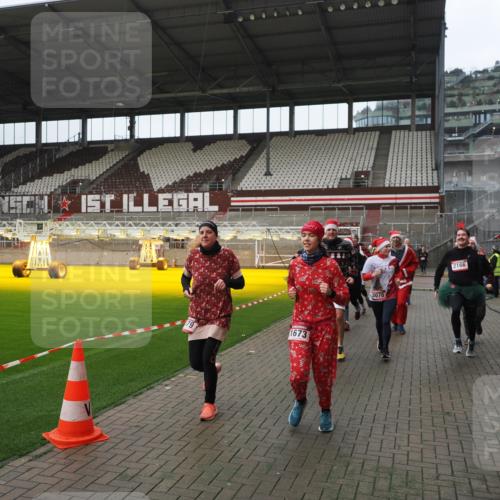 07.12.2025 - St. Pauli X-Mass-Run No. 15 Fabian Wolf http://msf.ph/oto/9418444 07.12.2025 11:26:00 Ziel 674, 678, 1079, 1344, 1356, 1593, 1673, 2055, 2088, 2145, 2161, 2166, 2198, 2255, 2265, 3050, 3051, 3068, 3070 meine-sportfotos.de