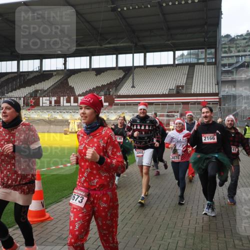 07.12.2025 - St. Pauli X-Mass-Run No. 15 Fabian Wolf http://msf.ph/oto/9418448 07.12.2025 11:26:01 Ziel 674, 678, 1079, 1344, 1356, 1593, 1673, 2055, 2088, 2145, 2161, 2166, 2198, 2255, 2265, 3050, 3051, 3068, 3070 meine-sportfotos.de