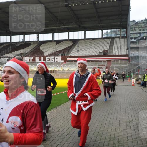 07.12.2025 - St. Pauli X-Mass-Run No. 15 Fabian Wolf http://msf.ph/oto/9418456 07.12.2025 11:26:02 Ziel 674, 678, 1079, 1344, 1356, 1673, 2055, 2088, 2145, 2161, 2166, 2198, 2255, 2265, 3050, 3051, 3068, 3070, 3094 meine-sportfotos.de