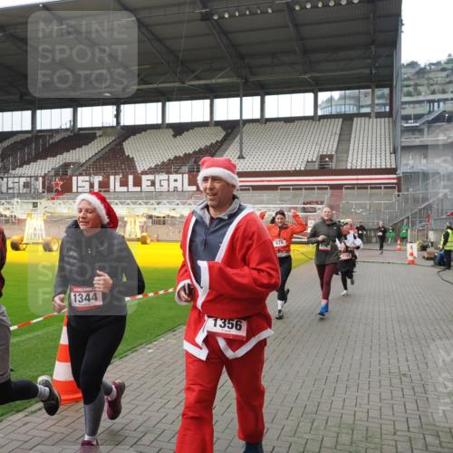 07.12.2025 - St. Pauli X-Mass-Run No. 15 Fabian Wolf http://msf.ph/oto/9418457 07.12.2025 11:26:02 Ziel 674, 678, 1079, 1344, 1356, 1673, 2055, 2088, 2145, 2161, 2166, 2198, 2255, 2265, 3050, 3051, 3068, 3070, 3094 meine-sportfotos.de