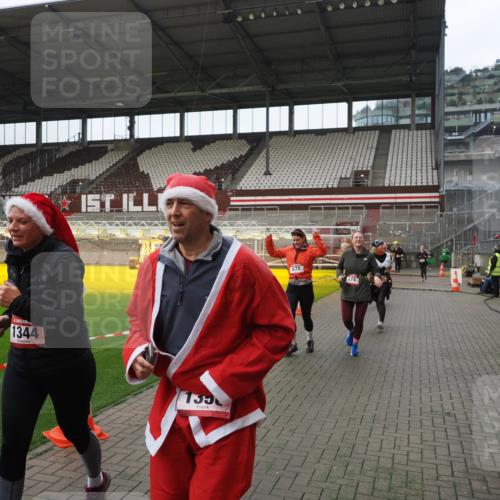 07.12.2025 - St. Pauli X-Mass-Run No. 15 Fabian Wolf http://msf.ph/oto/9418458 07.12.2025 11:26:03 Ziel 674, 678, 1079, 1344, 1356, 1673, 2055, 2088, 2145, 2161, 2166, 2198, 2255, 2265, 3050, 3051, 3068, 3070, 3094 meine-sportfotos.de