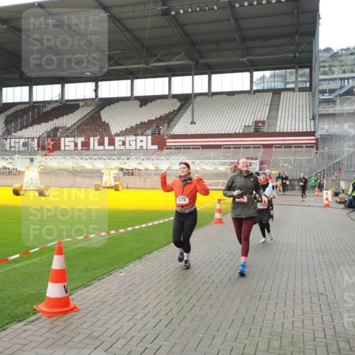 07.12.2025 - St. Pauli X-Mass-Run No. 15 Fabian Wolf http://msf.ph/oto/9418461 07.12.2025 11:26:03 Ziel 674, 678, 1079, 1344, 1356, 1673, 2055, 2088, 2145, 2161, 2166, 2198, 2255, 2265, 3050, 3051, 3068, 3070, 3094 meine-sportfotos.de