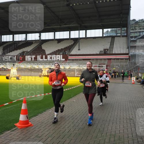 07.12.2025 - St. Pauli X-Mass-Run No. 15 Fabian Wolf http://msf.ph/oto/9418464 07.12.2025 11:26:04 Ziel 674, 678, 1079, 1344, 1356, 1673, 2055, 2088, 2145, 2161, 2166, 2198, 2255, 2265, 3050, 3051, 3068, 3070, 3094 meine-sportfotos.de