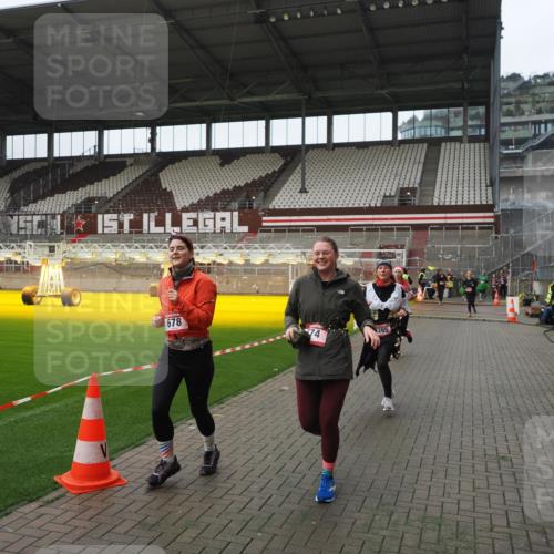 07.12.2025 - St. Pauli X-Mass-Run No. 15 Fabian Wolf http://msf.ph/oto/9418465 07.12.2025 11:26:04 Ziel 674, 678, 1079, 1344, 1356, 1673, 2055, 2088, 2145, 2161, 2166, 2198, 2255, 2265, 3050, 3051, 3068, 3070, 3094 meine-sportfotos.de