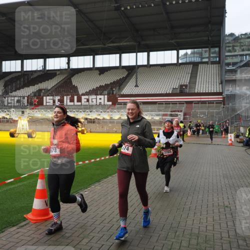 07.12.2025 - St. Pauli X-Mass-Run No. 15 Fabian Wolf http://msf.ph/oto/9418466 07.12.2025 11:26:04 Ziel 674, 678, 1079, 1344, 1356, 1673, 2055, 2088, 2145, 2161, 2166, 2198, 2255, 2265, 3050, 3051, 3068, 3070, 3094 meine-sportfotos.de