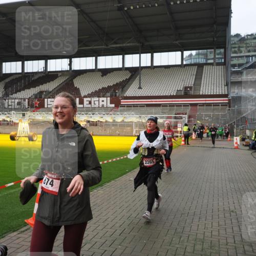 07.12.2025 - St. Pauli X-Mass-Run No. 15 Fabian Wolf http://msf.ph/oto/9418469 07.12.2025 11:26:05 Ziel 674, 678, 1079, 1344, 1356, 1673, 2055, 2088, 2145, 2161, 2166, 2198, 2255, 2265, 3050, 3051, 3068, 3070, 3094, 3607 meine-sportfotos.de