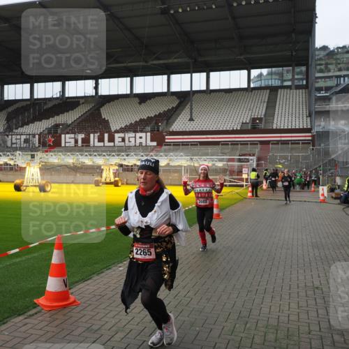 07.12.2025 - St. Pauli X-Mass-Run No. 15 Fabian Wolf http://msf.ph/oto/9418472 07.12.2025 11:26:05 Ziel 674, 678, 1079, 1344, 1356, 1673, 2055, 2088, 2145, 2161, 2166, 2198, 2255, 2265, 3050, 3051, 3068, 3070, 3094, 3607 meine-sportfotos.de