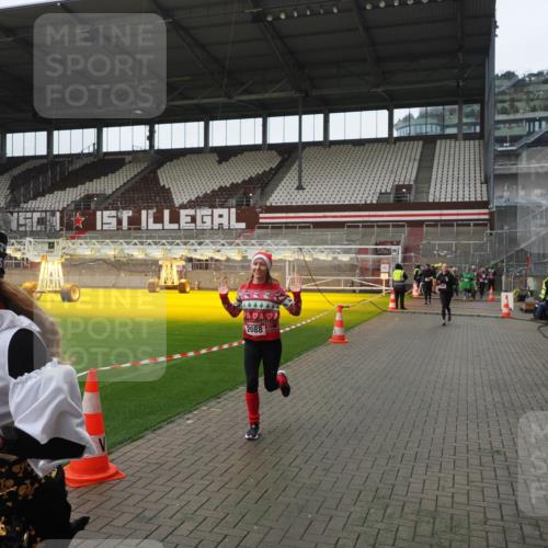 07.12.2025 - St. Pauli X-Mass-Run No. 15 Fabian Wolf http://msf.ph/oto/9418475 07.12.2025 11:26:06 Ziel 674, 678, 1079, 1344, 1356, 1673, 2055, 2088, 2145, 2161, 2166, 2198, 2255, 2265, 3050, 3051, 3068, 3070, 3094, 3607 meine-sportfotos.de