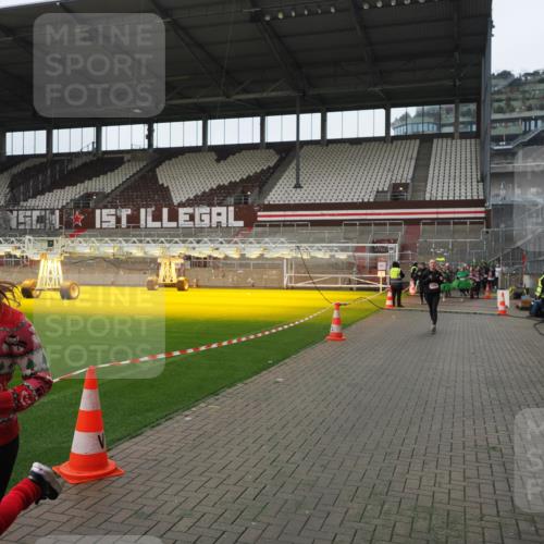 07.12.2025 - St. Pauli X-Mass-Run No. 15 Fabian Wolf http://msf.ph/oto/9418480 07.12.2025 11:26:07 Ziel 674, 678, 1079, 1344, 1356, 1673, 2055, 2088, 2145, 2161, 2166, 2198, 2255, 2265, 2786, 3050, 3051, 3068, 3070, 3094, 3607 meine-sportfotos.de