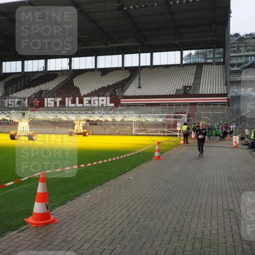 07.12.2025 - St. Pauli X-Mass-Run No. 15 Fabian Wolf http://msf.ph/oto/9418481 07.12.2025 11:26:07 Ziel 674, 678, 1079, 1344, 1356, 1673, 2055, 2088, 2145, 2161, 2166, 2198, 2255, 2265, 2786, 3050, 3051, 3068, 3070, 3094, 3607 meine-sportfotos.de