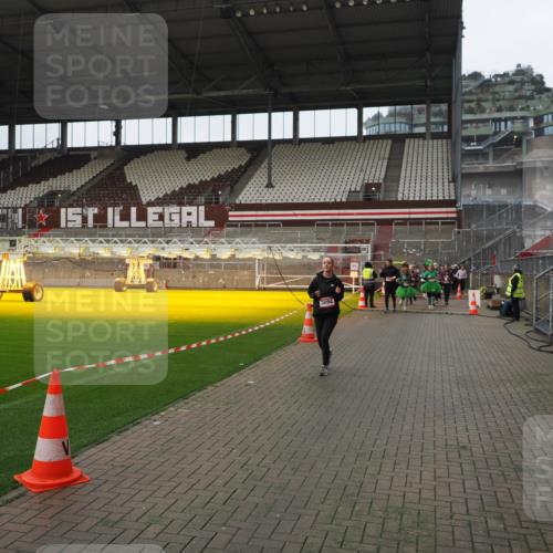 07.12.2025 - St. Pauli X-Mass-Run No. 15 Fabian Wolf http://msf.ph/oto/9418482 07.12.2025 11:26:09 Ziel 674, 678, 1079, 1344, 1356, 1673, 2055, 2088, 2145, 2161, 2166, 2198, 2255, 2265, 2786, 2795, 3068, 3070, 3094, 3257, 3260, 3261, 3607 meine-sportfotos.de