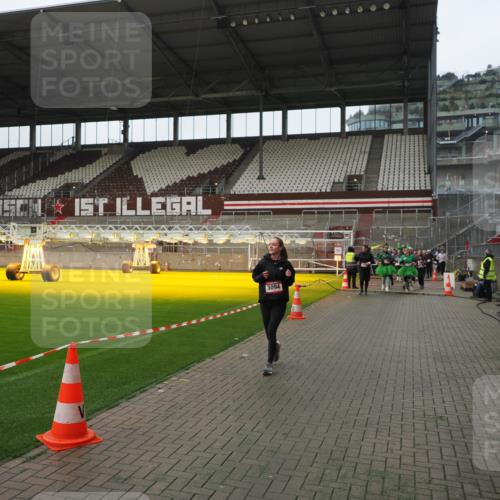 07.12.2025 - St. Pauli X-Mass-Run No. 15 Fabian Wolf http://msf.ph/oto/9418483 07.12.2025 11:26:10 Ziel 674, 678, 1079, 1344, 1356, 1673, 2088, 2145, 2161, 2166, 2198, 2255, 2265, 2786, 2795, 3068, 3070, 3094, 3257, 3258, 3260, 3261, 3607 meine-sportfotos.de
