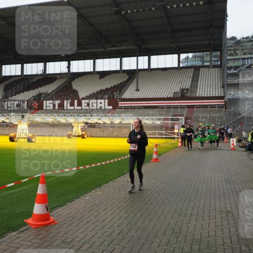 07.12.2025 - St. Pauli X-Mass-Run No. 15 Fabian Wolf http://msf.ph/oto/9418484 07.12.2025 11:26:10 Ziel 674, 678, 1079, 1344, 1356, 1673, 2088, 2145, 2161, 2166, 2198, 2255, 2265, 2786, 2795, 3068, 3070, 3094, 3257, 3258, 3260, 3261, 3607 meine-sportfotos.de