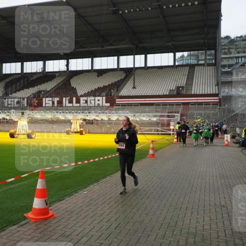 07.12.2025 - St. Pauli X-Mass-Run No. 15 Fabian Wolf http://msf.ph/oto/9418485 07.12.2025 11:26:10 Ziel 674, 678, 1079, 1344, 1356, 1673, 2088, 2145, 2161, 2166, 2198, 2255, 2265, 2786, 2795, 3068, 3070, 3094, 3257, 3258, 3260, 3261, 3607 meine-sportfotos.de