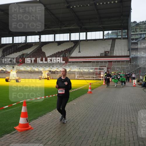 07.12.2025 - St. Pauli X-Mass-Run No. 15 Fabian Wolf http://msf.ph/oto/9418486 07.12.2025 11:26:11 Ziel 674, 678, 1079, 1344, 1345, 1356, 1673, 2063, 2088, 2145, 2161, 2166, 2198, 2255, 2265, 2786, 2795, 3068, 3070, 3094, 3257, 3258, 3260, 3261, 3607 meine-sportfotos.de