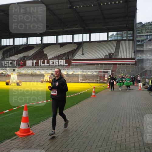 07.12.2025 - St. Pauli X-Mass-Run No. 15 Fabian Wolf http://msf.ph/oto/9418487 07.12.2025 11:26:11 Ziel 674, 678, 1079, 1344, 1345, 1356, 1673, 2063, 2088, 2145, 2161, 2166, 2198, 2255, 2265, 2786, 2795, 3068, 3070, 3094, 3257, 3258, 3260, 3261, 3607 meine-sportfotos.de