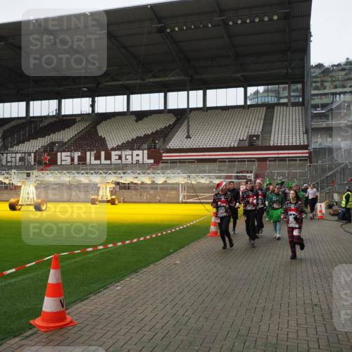 07.12.2025 - St. Pauli X-Mass-Run No. 15 Fabian Wolf http://msf.ph/oto/9418489 07.12.2025 11:26:15 Ziel 610, 624, 674, 678, 1344, 1345, 1356, 1498, 1501, 2059, 2063, 2066, 2069, 2074, 2088, 2124, 2145, 2161, 2166, 2198, 2255, 2257, 2260, 2265, 2637, 2786, 2795, 3094, 3217, 3257, 3258, 3260, 3261, 3607 meine-sportfotos.de