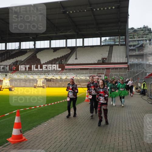 07.12.2025 - St. Pauli X-Mass-Run No. 15 Fabian Wolf http://msf.ph/oto/9418495 07.12.2025 11:26:17 Ziel 610, 624, 1345, 1498, 1501, 1632, 2059, 2063, 2066, 2069, 2074, 2088, 2124, 2161, 2198, 2255, 2257, 2260, 2265, 2637, 2786, 2795, 3094, 3217, 3257, 3258, 3260, 3261, 3607 meine-sportfotos.de