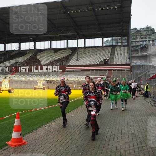 07.12.2025 - St. Pauli X-Mass-Run No. 15 Fabian Wolf http://msf.ph/oto/9418497 07.12.2025 11:26:17 Ziel 610, 624, 1345, 1498, 1501, 1632, 2059, 2063, 2066, 2069, 2074, 2088, 2124, 2161, 2198, 2255, 2257, 2260, 2265, 2637, 2786, 2795, 3094, 3217, 3257, 3258, 3260, 3261, 3607 meine-sportfotos.de