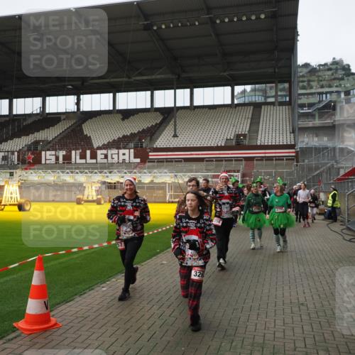 07.12.2025 - St. Pauli X-Mass-Run No. 15 Fabian Wolf http://msf.ph/oto/9418498 07.12.2025 11:26:17 Ziel 610, 624, 1345, 1498, 1501, 1632, 2059, 2063, 2066, 2069, 2074, 2088, 2124, 2161, 2198, 2255, 2257, 2260, 2265, 2637, 2786, 2795, 3094, 3217, 3257, 3258, 3260, 3261, 3607 meine-sportfotos.de