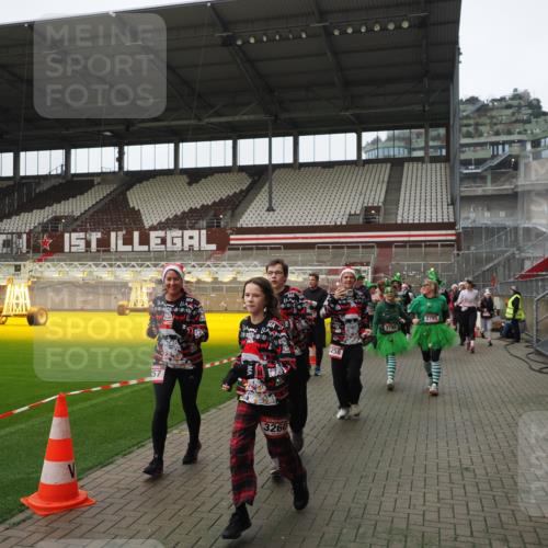 07.12.2025 - St. Pauli X-Mass-Run No. 15 Fabian Wolf http://msf.ph/oto/9418499 07.12.2025 11:26:17 Ziel 610, 624, 1345, 1498, 1501, 1632, 2059, 2063, 2066, 2069, 2074, 2088, 2124, 2161, 2198, 2255, 2257, 2260, 2265, 2637, 2786, 2795, 3094, 3217, 3257, 3258, 3260, 3261, 3607 meine-sportfotos.de
