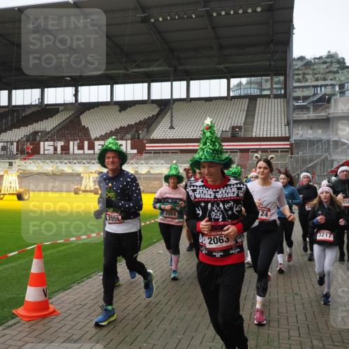 07.12.2025 - St. Pauli X-Mass-Run No. 15 Fabian Wolf http://msf.ph/oto/9418519 07.12.2025 11:26:22 Ziel 610, 624, 1345, 1498, 1501, 1632, 2059, 2063, 2066, 2069, 2074, 2124, 2257, 2260, 2637, 2786, 2795, 3094, 3217, 3257, 3258, 3260, 3261, 3607 meine-sportfotos.de