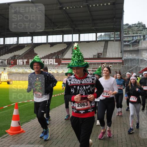 07.12.2025 - St. Pauli X-Mass-Run No. 15 Fabian Wolf http://msf.ph/oto/9418520 07.12.2025 11:26:22 Ziel 610, 624, 1345, 1498, 1501, 1632, 2059, 2063, 2066, 2069, 2074, 2124, 2257, 2260, 2637, 2786, 2795, 3094, 3217, 3257, 3258, 3260, 3261, 3607 meine-sportfotos.de