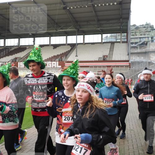 07.12.2025 - St. Pauli X-Mass-Run No. 15 Fabian Wolf http://msf.ph/oto/9418527 07.12.2025 11:26:24 Ziel 610, 624, 1345, 1498, 1501, 1632, 2059, 2063, 2066, 2069, 2074, 2124, 2257, 2260, 2637, 2786, 2795, 3217, 3257, 3258, 3260, 3261, 3607 meine-sportfotos.de