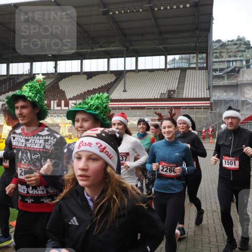 07.12.2025 - St. Pauli X-Mass-Run No. 15 Fabian Wolf http://msf.ph/oto/9418528 07.12.2025 11:26:24 Ziel 610, 624, 1345, 1498, 1501, 1632, 2059, 2063, 2066, 2069, 2074, 2124, 2257, 2260, 2637, 2786, 2795, 3217, 3257, 3258, 3260, 3261, 3607 meine-sportfotos.de
