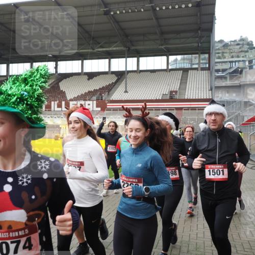 07.12.2025 - St. Pauli X-Mass-Run No. 15 Fabian Wolf http://msf.ph/oto/9418529 07.12.2025 11:26:24 Ziel 610, 624, 1345, 1498, 1501, 1632, 2059, 2063, 2066, 2069, 2074, 2124, 2257, 2260, 2637, 2786, 2795, 3217, 3257, 3258, 3260, 3261, 3607 meine-sportfotos.de