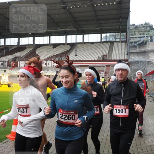 07.12.2025 - St. Pauli X-Mass-Run No. 15 Fabian Wolf http://msf.ph/oto/9418530 07.12.2025 11:26:25 Ziel 610, 624, 1345, 1498, 1501, 1632, 2059, 2063, 2066, 2069, 2074, 2124, 2257, 2260, 2637, 2786, 2795, 3217, 3257, 3258, 3260, 3261, 3607 meine-sportfotos.de