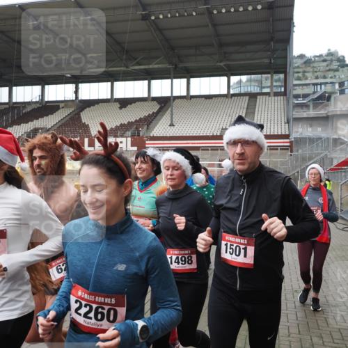 07.12.2025 - St. Pauli X-Mass-Run No. 15 Fabian Wolf http://msf.ph/oto/9418531 07.12.2025 11:26:25 Ziel 610, 624, 1345, 1498, 1501, 1632, 2059, 2063, 2066, 2069, 2074, 2124, 2257, 2260, 2637, 2786, 2795, 3217, 3257, 3258, 3260, 3261, 3607 meine-sportfotos.de