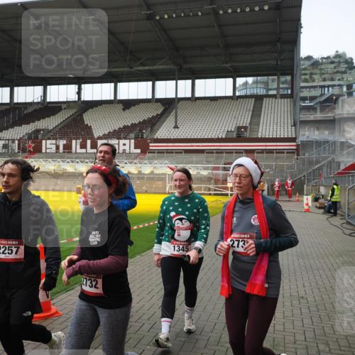 07.12.2025 - St. Pauli X-Mass-Run No. 15 Fabian Wolf http://msf.ph/oto/9418534 07.12.2025 11:26:26 Ziel 610, 624, 1345, 1498, 1501, 1632, 2059, 2063, 2066, 2069, 2074, 2124, 2257, 2260, 2637, 2786, 2795, 3217, 3257, 3258, 3260, 3261 meine-sportfotos.de