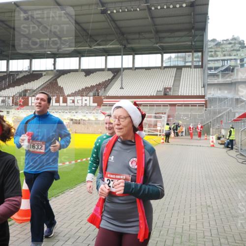 07.12.2025 - St. Pauli X-Mass-Run No. 15 Fabian Wolf http://msf.ph/oto/9418536 07.12.2025 11:26:26 Ziel 610, 624, 1345, 1498, 1501, 1632, 2059, 2063, 2066, 2069, 2074, 2124, 2257, 2260, 2637, 2786, 2795, 3217, 3257, 3258, 3260, 3261 meine-sportfotos.de