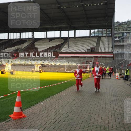 07.12.2025 - St. Pauli X-Mass-Run No. 15 Fabian Wolf http://msf.ph/oto/9418540 07.12.2025 11:26:33 Ziel 610, 624, 1498, 1501, 1632, 2024, 2026, 2069, 2074, 2124, 2257, 2260, 2637, 2748, 2749, 2813, 3217 meine-sportfotos.de