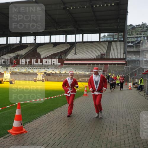 07.12.2025 - St. Pauli X-Mass-Run No. 15 Fabian Wolf http://msf.ph/oto/9418543 07.12.2025 11:26:35 Ziel 205, 209, 1632, 2024, 2026, 2234, 2236, 2240, 2257, 2748, 2749, 2813 meine-sportfotos.de