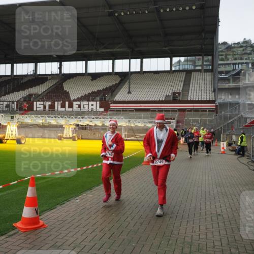 07.12.2025 - St. Pauli X-Mass-Run No. 15 Fabian Wolf http://msf.ph/oto/9418544 07.12.2025 11:26:35 Ziel 205, 209, 1632, 2024, 2026, 2234, 2236, 2240, 2257, 2748, 2749, 2813 meine-sportfotos.de