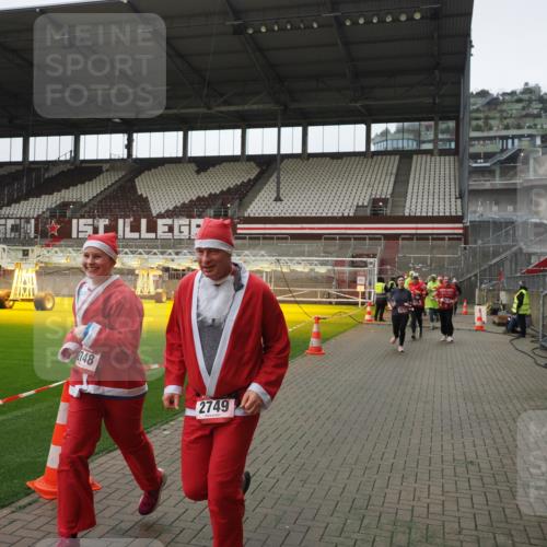 07.12.2025 - St. Pauli X-Mass-Run No. 15 Fabian Wolf http://msf.ph/oto/9418548 07.12.2025 11:26:36 Ziel 205, 209, 1632, 2024, 2026, 2234, 2236, 2237, 2240, 2748, 2749, 2813 meine-sportfotos.de