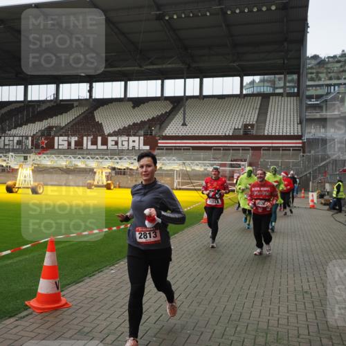 07.12.2025 - St. Pauli X-Mass-Run No. 15 Fabian Wolf http://msf.ph/oto/9418554 07.12.2025 11:26:39 Ziel 205, 209, 2024, 2026, 2234, 2236, 2237, 2240, 2748, 2749, 2813, 2942, 4884 meine-sportfotos.de