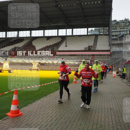 07.12.2025 - St. Pauli X-Mass-Run No. 15 Fabian Wolf http://msf.ph/oto/9418556 07.12.2025 11:26:40 Ziel 205, 209, 2024, 2026, 2234, 2236, 2237, 2240, 2748, 2749, 2813, 2942, 4884 meine-sportfotos.de