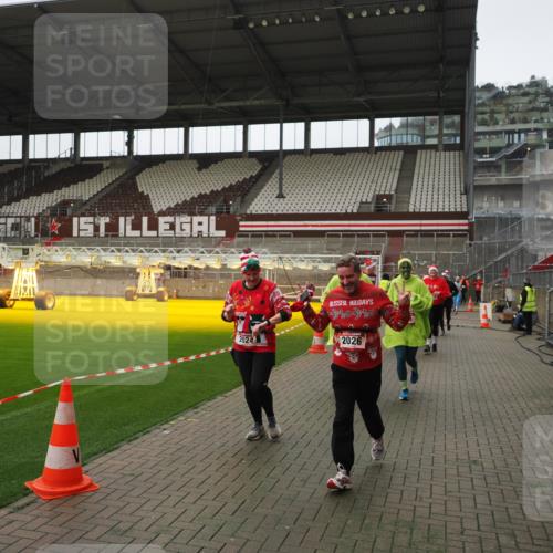 07.12.2025 - St. Pauli X-Mass-Run No. 15 Fabian Wolf http://msf.ph/oto/9418557 07.12.2025 11:26:40 Ziel 205, 209, 2024, 2026, 2234, 2236, 2237, 2240, 2748, 2749, 2813, 2942, 4884 meine-sportfotos.de