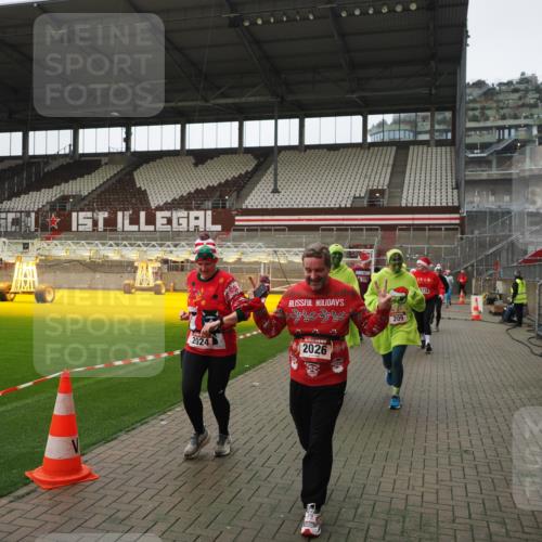 07.12.2025 - St. Pauli X-Mass-Run No. 15 Fabian Wolf http://msf.ph/oto/9418559 07.12.2025 11:26:41 Ziel 205, 209, 2024, 2026, 2176, 2234, 2236, 2237, 2240, 2748, 2749, 2813, 2942, 4884 meine-sportfotos.de