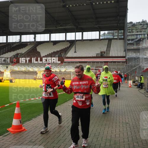 07.12.2025 - St. Pauli X-Mass-Run No. 15 Fabian Wolf http://msf.ph/oto/9418560 07.12.2025 11:26:41 Ziel 205, 209, 2024, 2026, 2176, 2234, 2236, 2237, 2240, 2748, 2749, 2813, 2942, 4884 meine-sportfotos.de