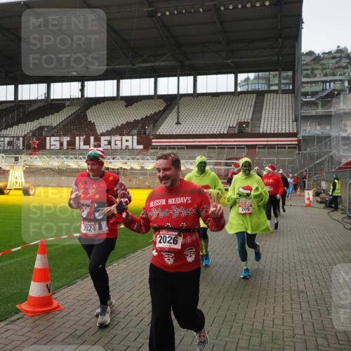 07.12.2025 - St. Pauli X-Mass-Run No. 15 Fabian Wolf http://msf.ph/oto/9418561 07.12.2025 11:26:41 Ziel 205, 209, 2024, 2026, 2176, 2234, 2236, 2237, 2240, 2748, 2749, 2813, 2942, 4884 meine-sportfotos.de
