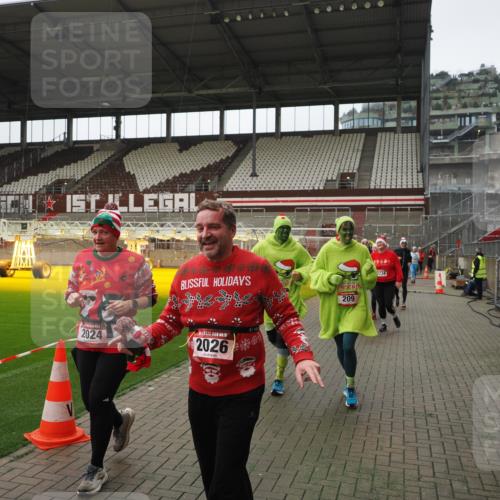 07.12.2025 - St. Pauli X-Mass-Run No. 15 Fabian Wolf http://msf.ph/oto/9418562 07.12.2025 11:26:41 Ziel 205, 209, 2024, 2026, 2176, 2234, 2236, 2237, 2240, 2748, 2749, 2813, 2942, 4884 meine-sportfotos.de