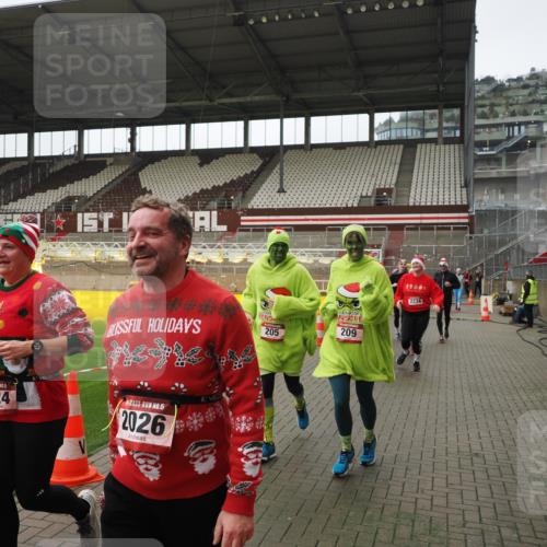 07.12.2025 - St. Pauli X-Mass-Run No. 15 Fabian Wolf http://msf.ph/oto/9418564 07.12.2025 11:26:42 Ziel 205, 209, 2024, 2026, 2175, 2176, 2234, 2236, 2237, 2240, 2748, 2749, 2813, 2942, 4884 meine-sportfotos.de